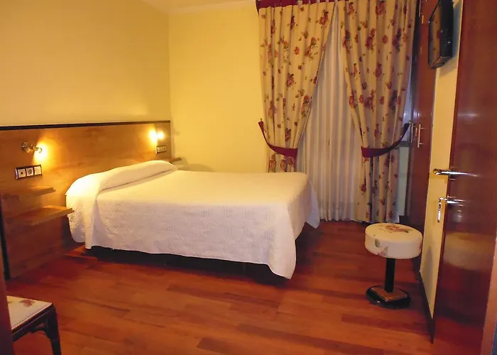 Otel Cruceiro Do Monte Tui